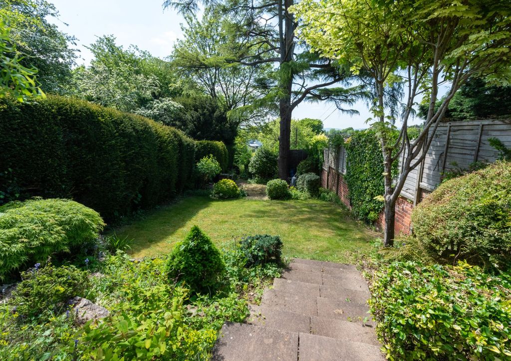 Property photo 2 of 18 Garden