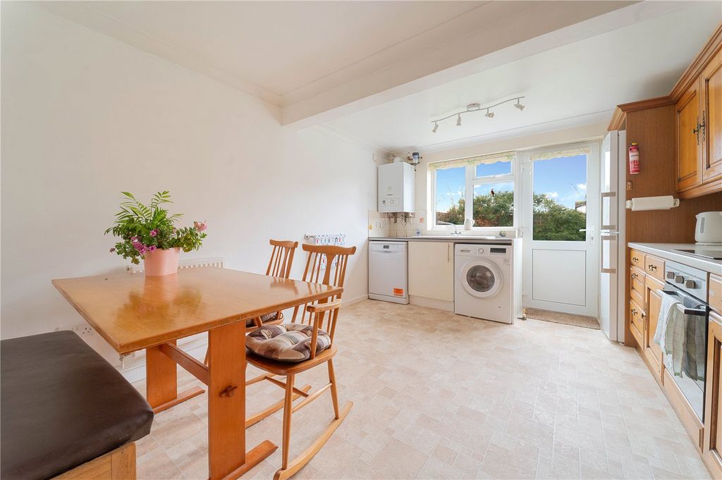 Property photo 3 of 10 Kitchen/Dining Room