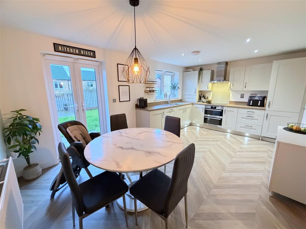 Property photo 2 of 33 Dining Kitchen