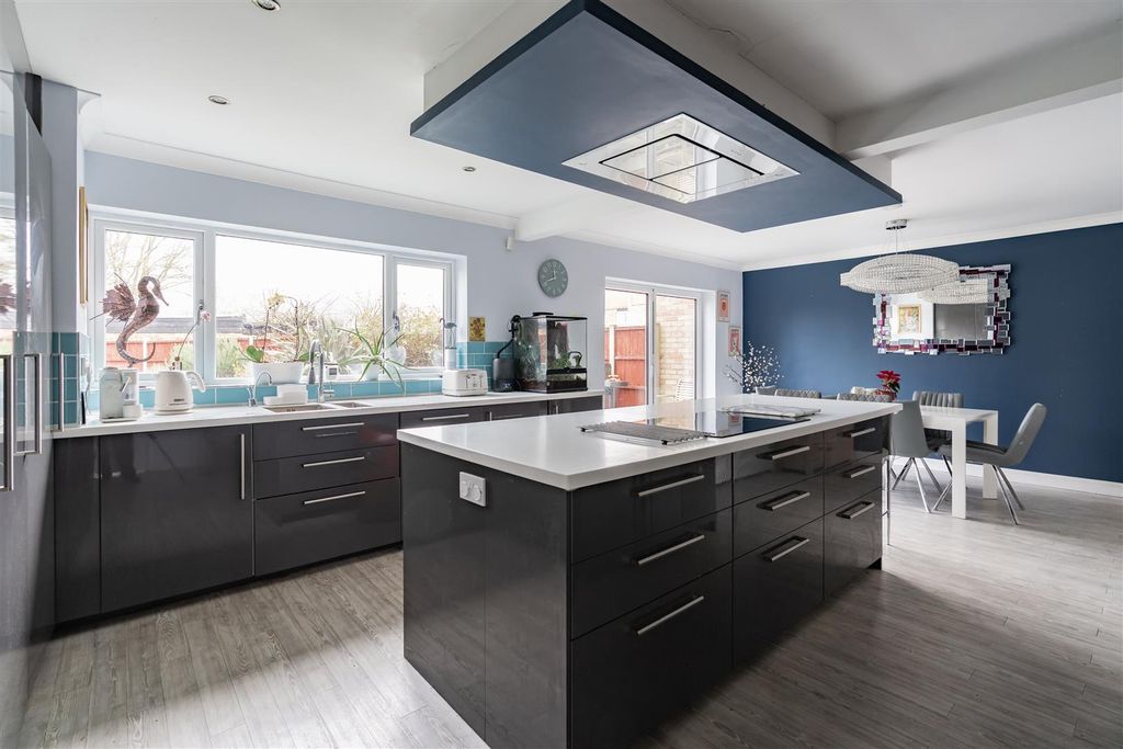 Property photo 2 of 18 Kitchen/Diner