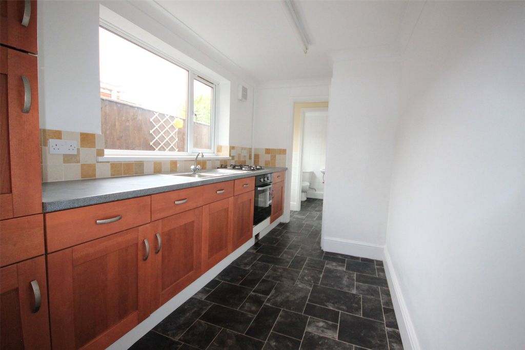 Property photo 3 of 8 Kitchen