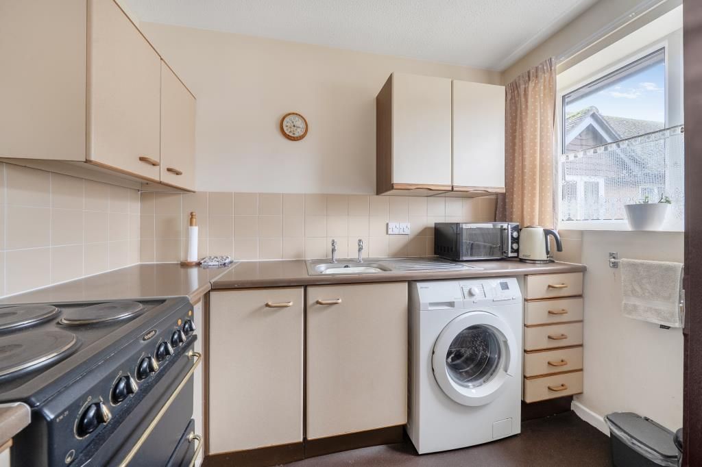 Property photo 3 of 19 Kitchen