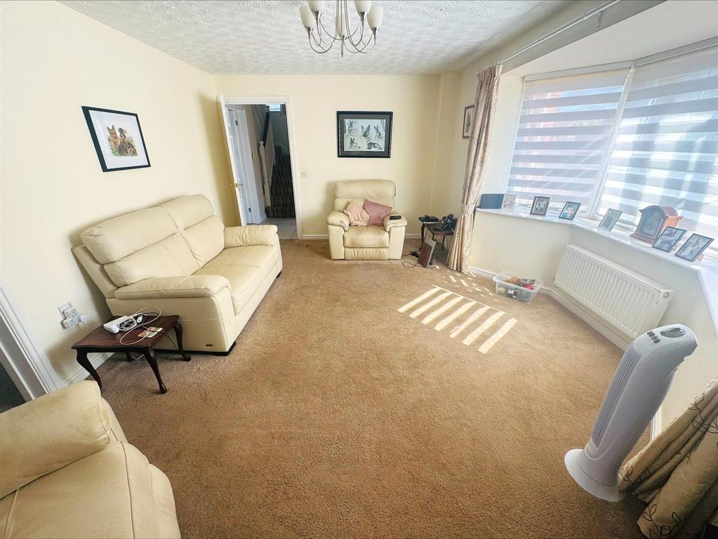 Property photo 3 of 32