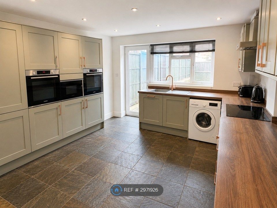 Property photo 3 of 6 Communal Kitchen