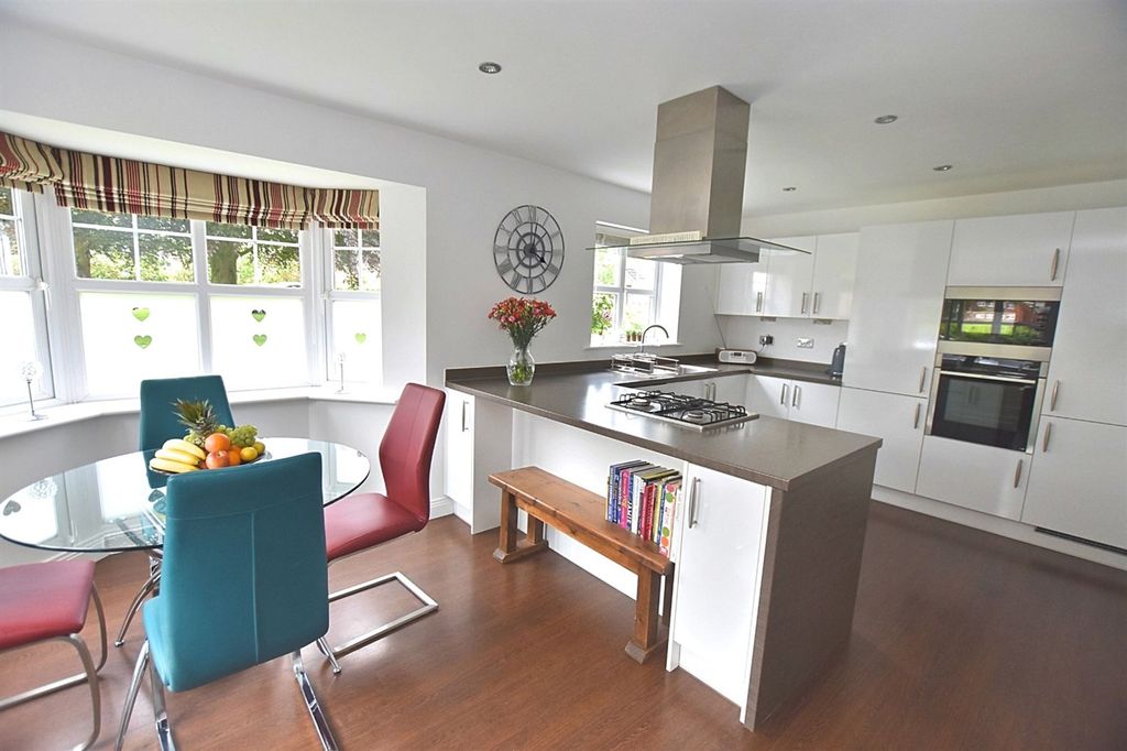 Property photo 3 of 20 Kitchen Diner