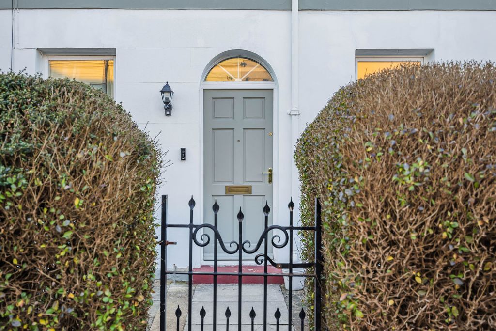 Property photo 2 of 28