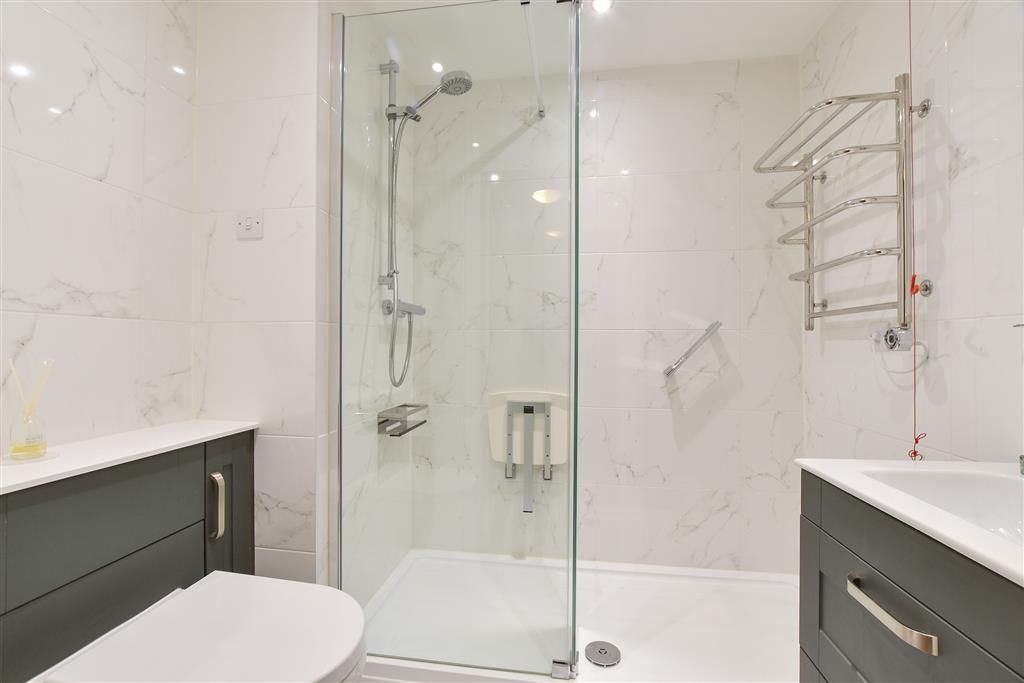 Property photo 3 of 8 Bathroom