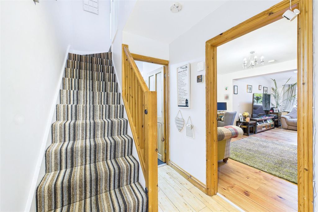 Property photo 3 of 19