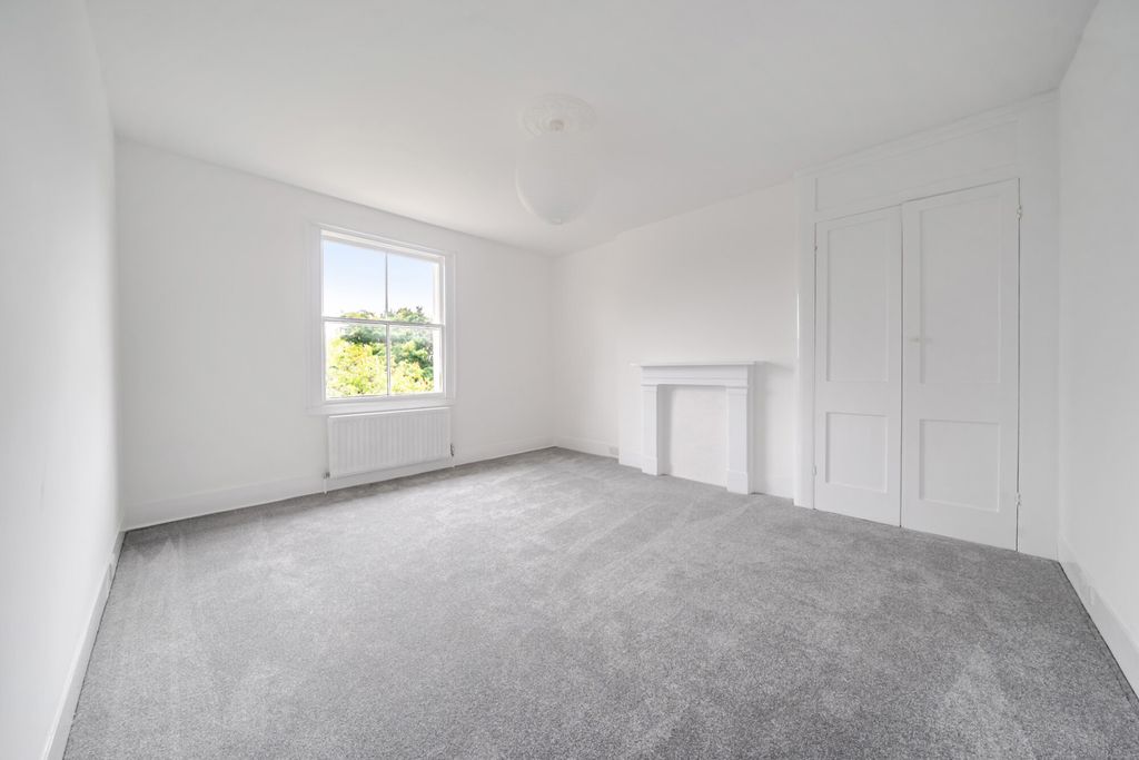 Property photo 2 of 10 1537073-2-6Ad72Bc...