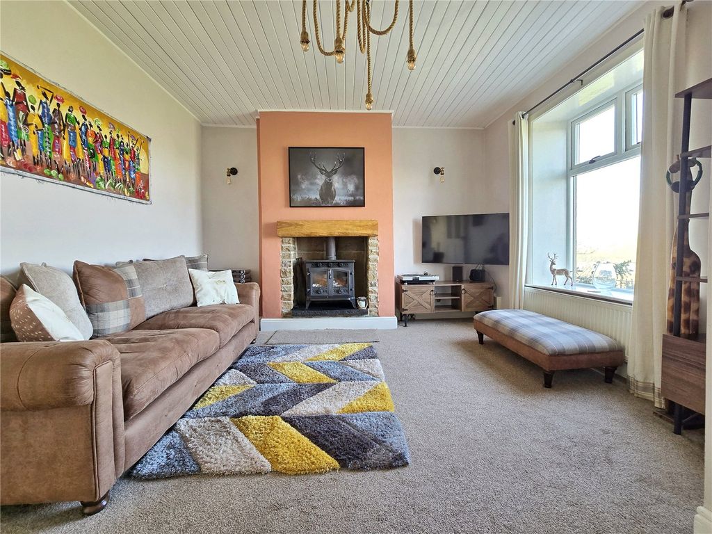 Property photo 2 of 23 Lounge