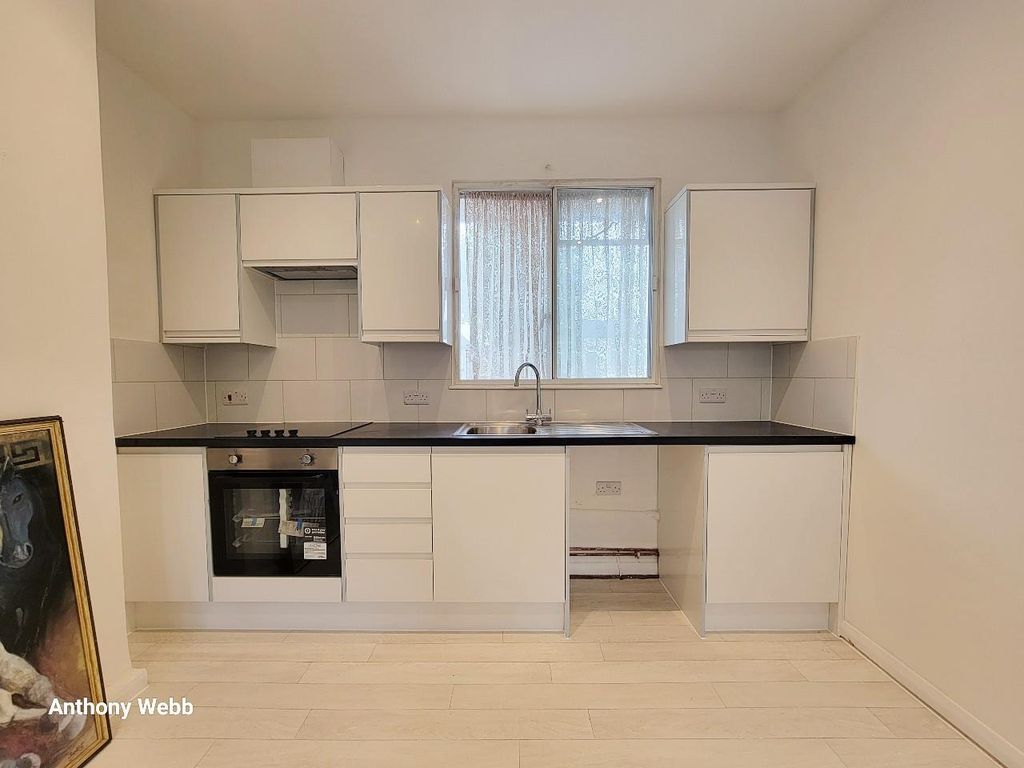 Property photo 2 of 17 Kitchen.Jpg