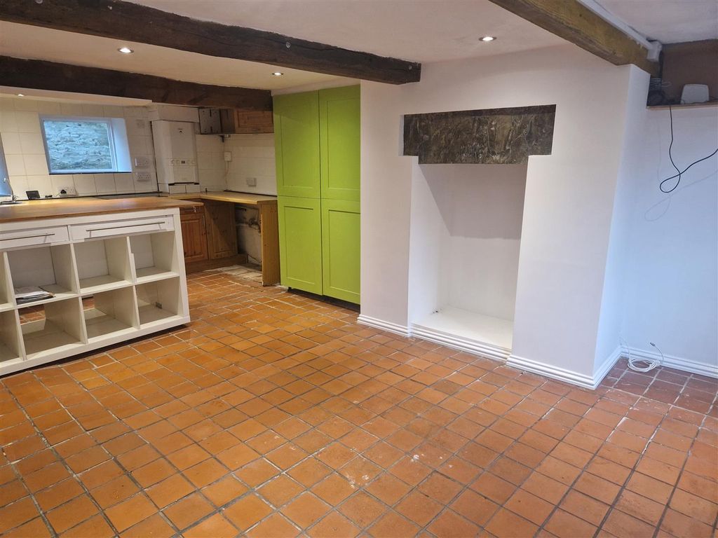 Property photo 2 of 13 1000052429.Jpg