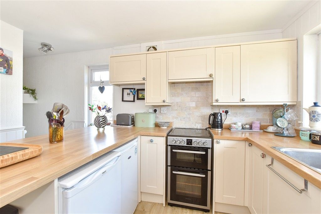 Property photo 3 of 9 Kitchen