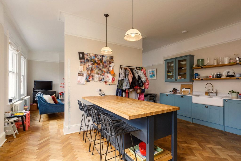 Property photo 2 of 11 Kitchen/Living