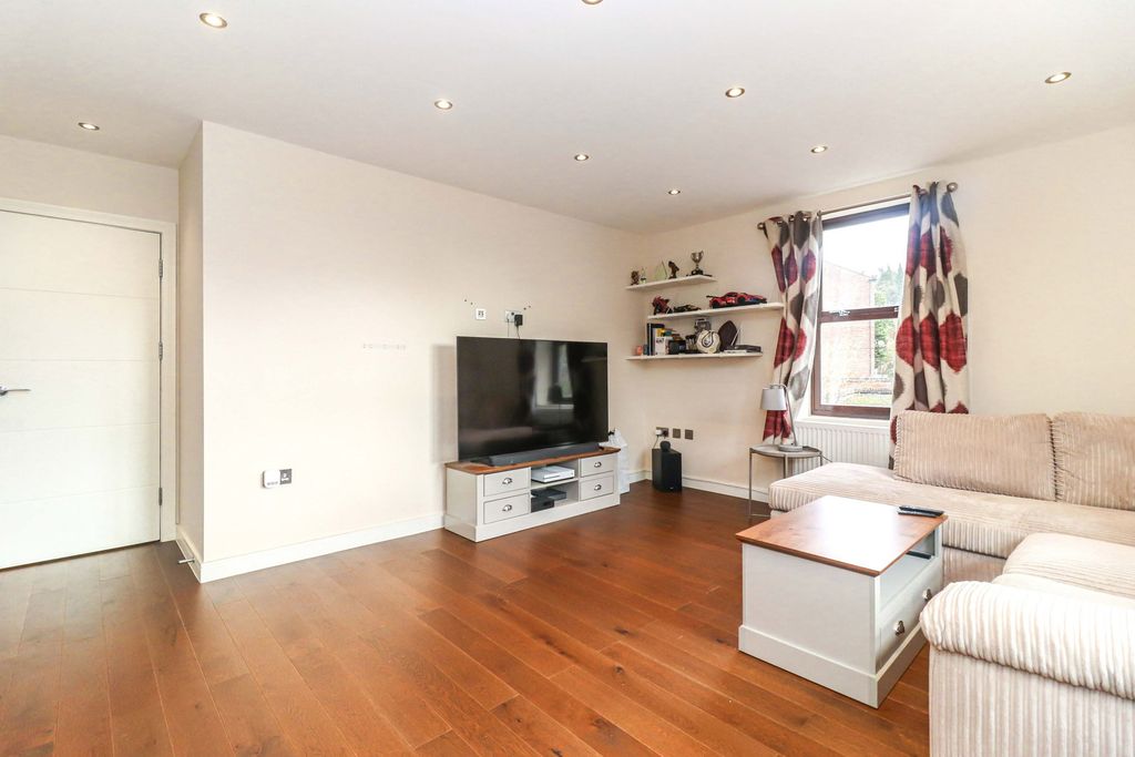 Additional image 5 of 2 bed flat for saleNashleigh Court, Severalls Avenue, Chesham HP5