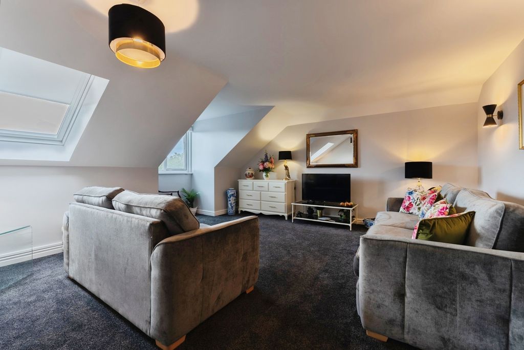 Property photo 3 of 14 Pbox-Img.Jpg