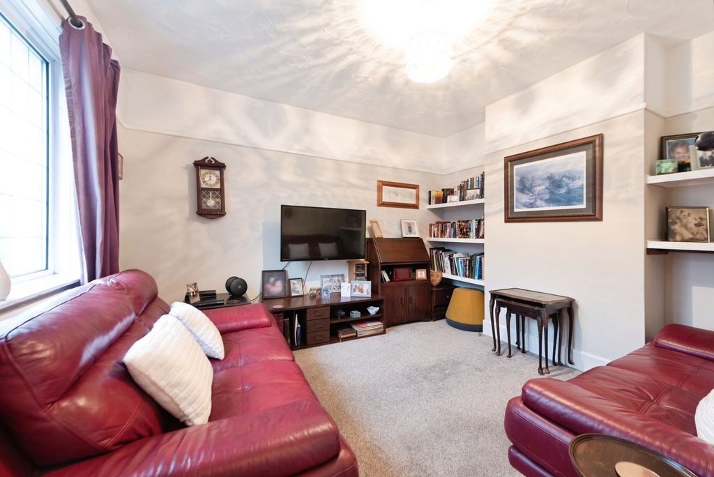 Property photo 2 of 16 Pbox-Img.Jpg