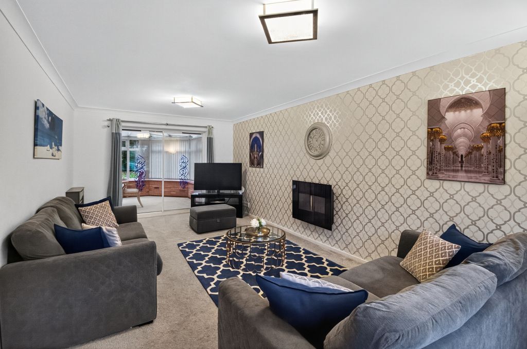 Property photo 2 of 20 Living Room