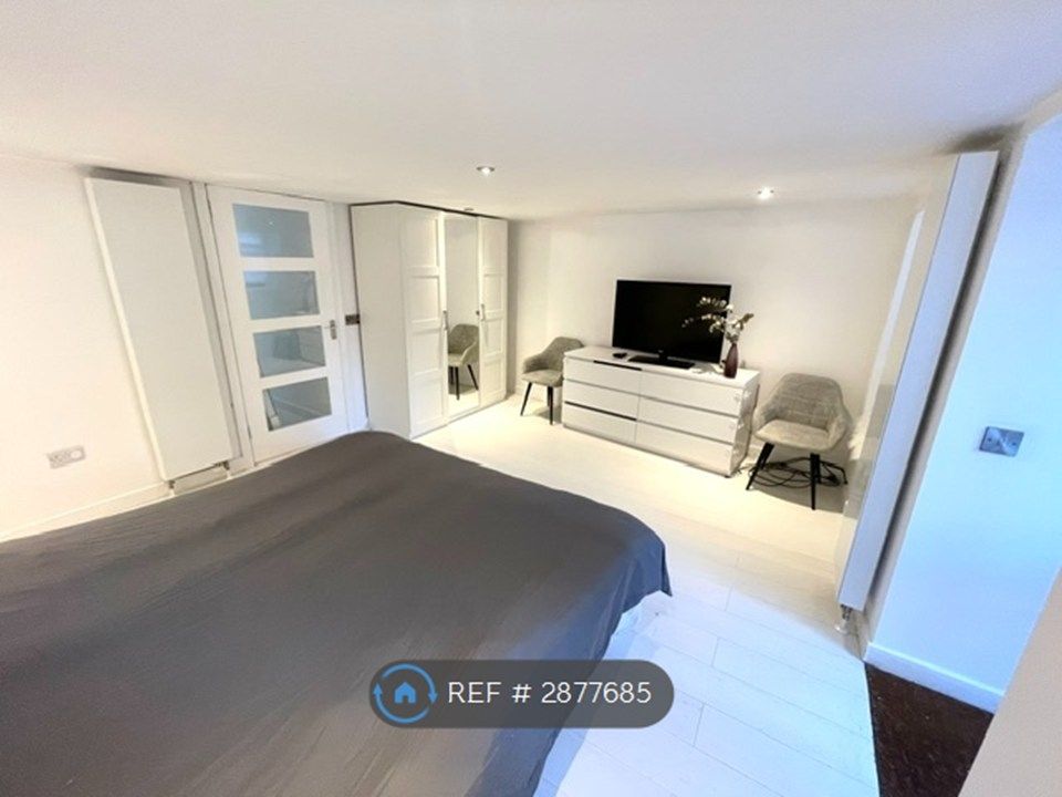 Property photo 3 of 20 Bedroom