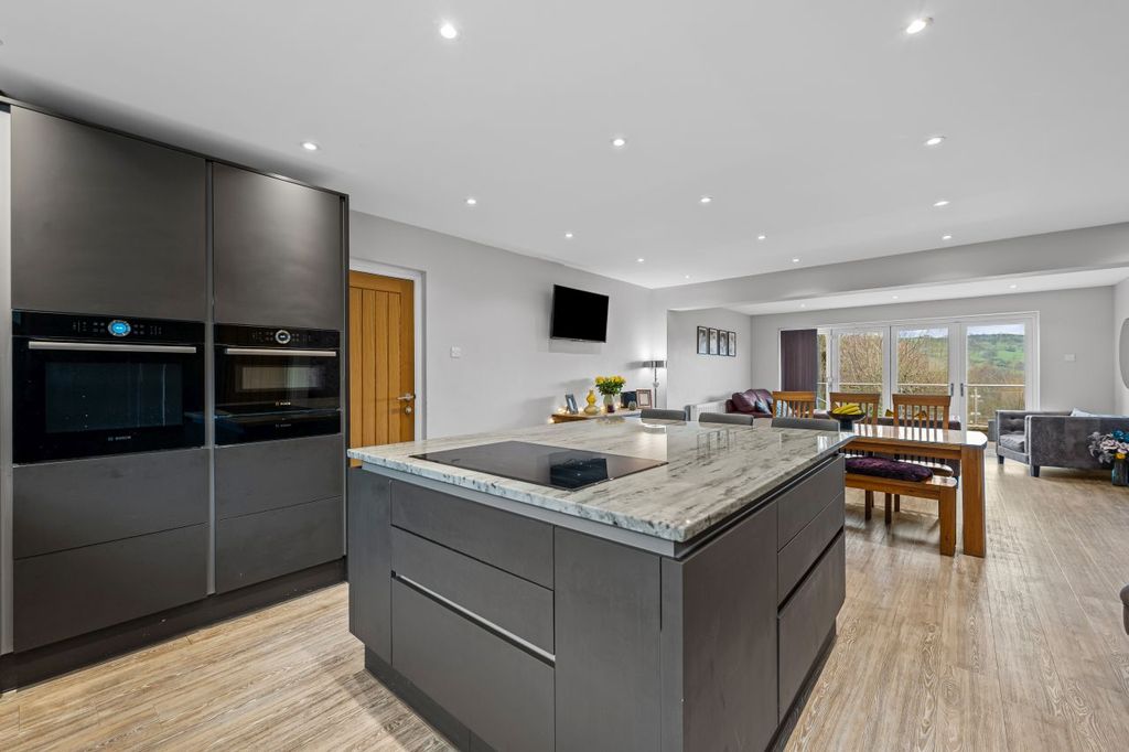 Property photo 3 of 30