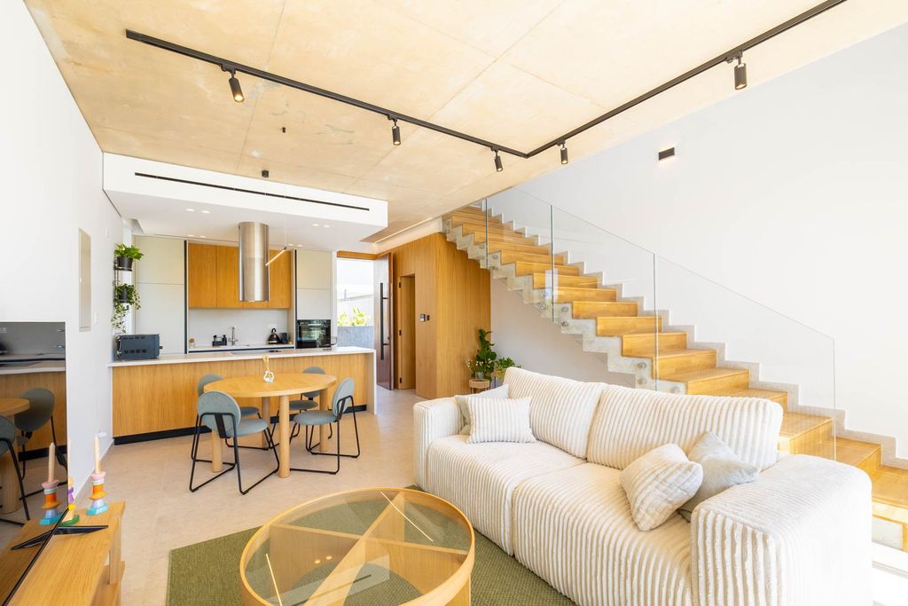 Property photo 2 of 30