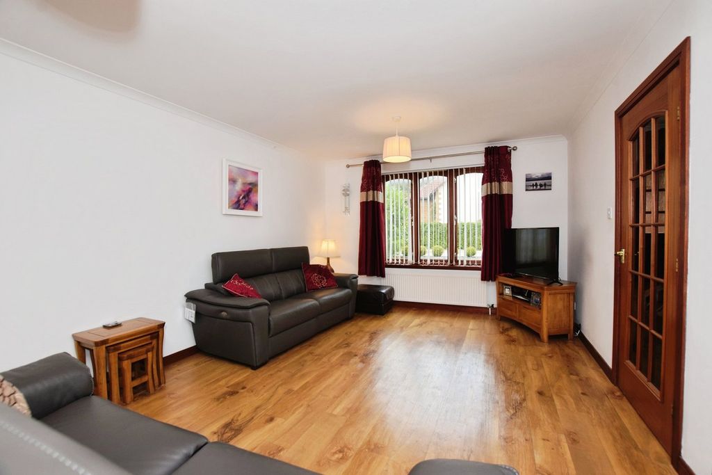 Property photo 2 of 27