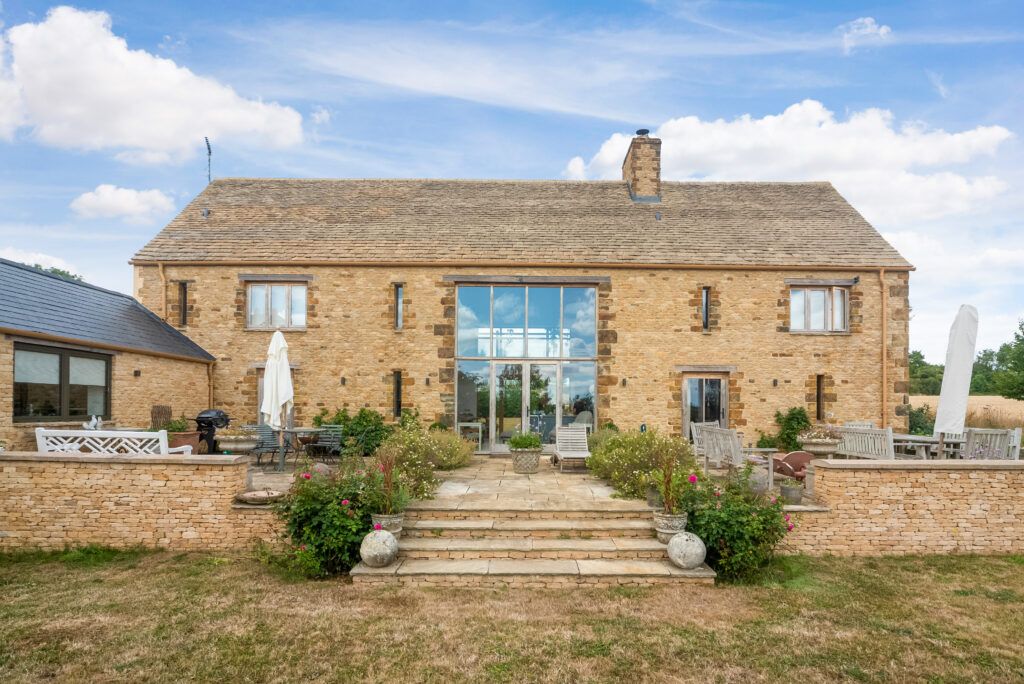 Property photo 3 of 32