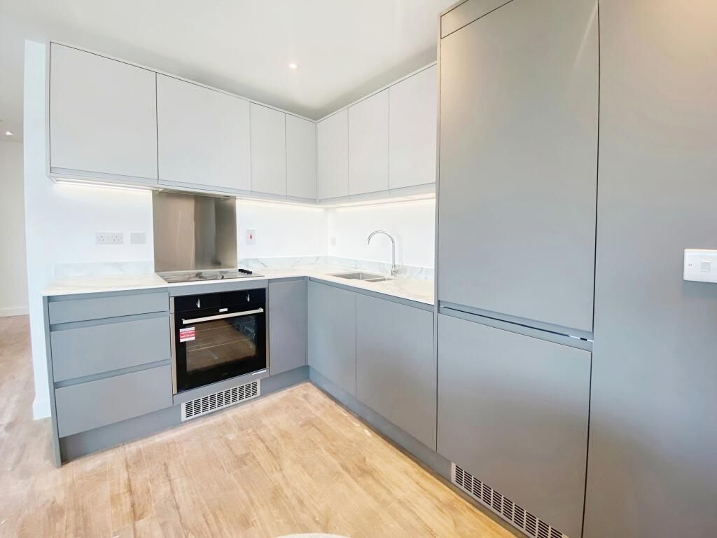 Property photo 1 of 4 2 Bed Flat To Rent Springfield Road, London Se26