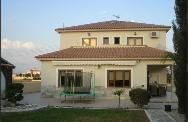 Property photo 1 of 17