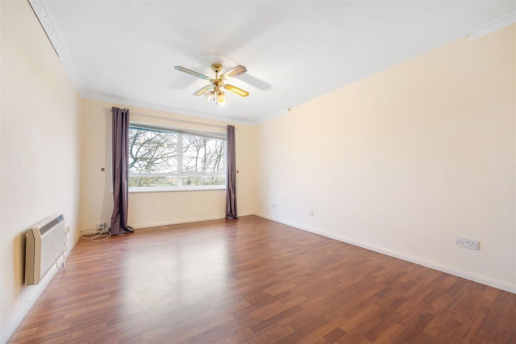 Property photo 2 of 11 Berkeley Court-8.Jpg