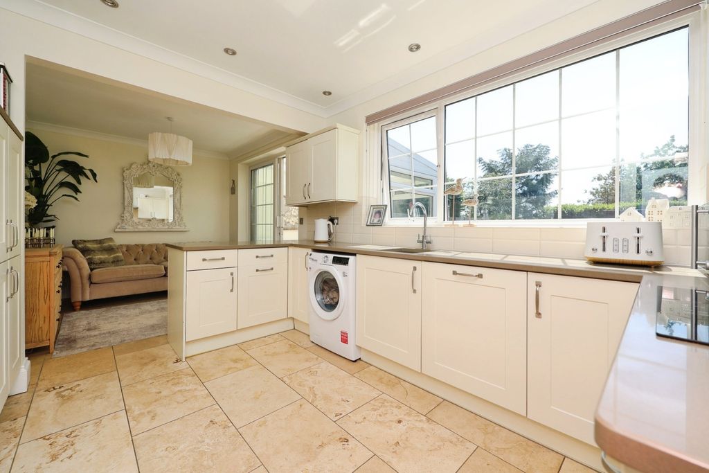 Property photo 2 of 25 5258341