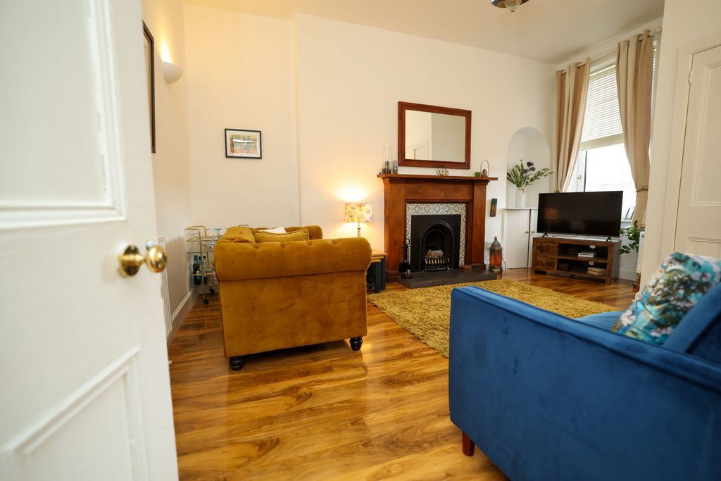 Property photo 2 of 20