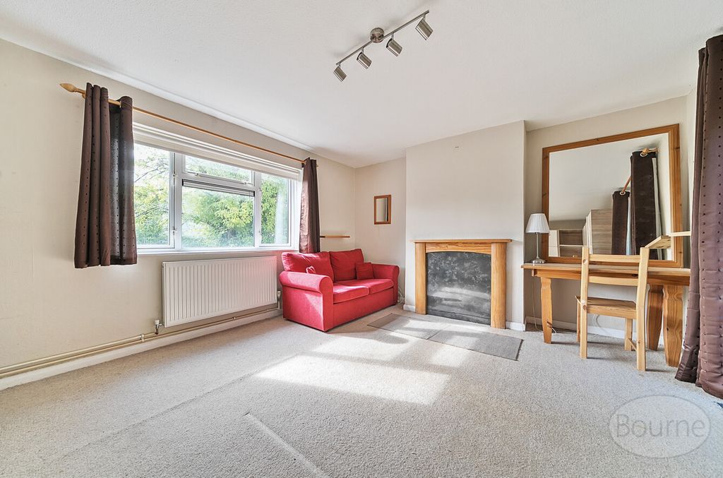 Property photo 3 of 17 Cb92F75F-273E-432...