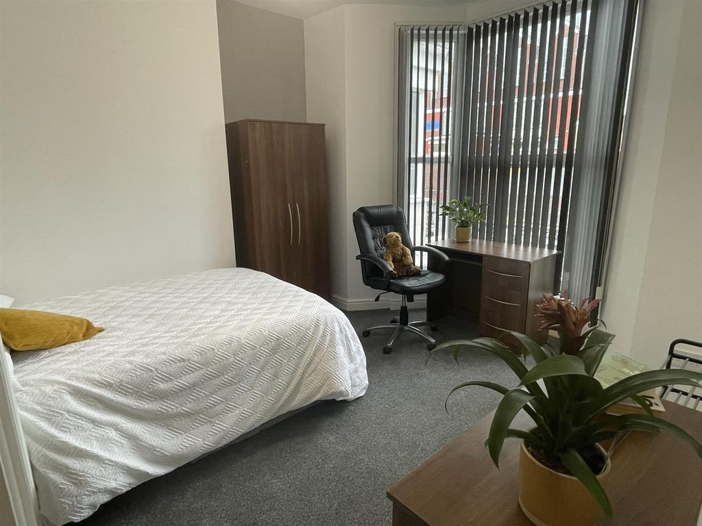 Property photo 3 of 13 Bedroom 1.Jpeg