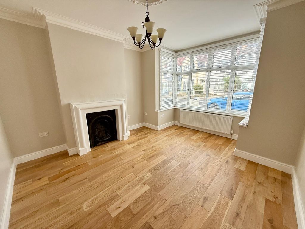 Property photo 1 of 14 Newly Refurbished 4-Bedroom House Off Of Ilford Lane