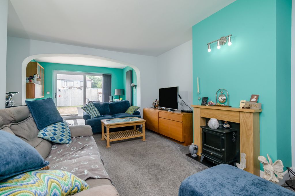 Property photo 2 of 25