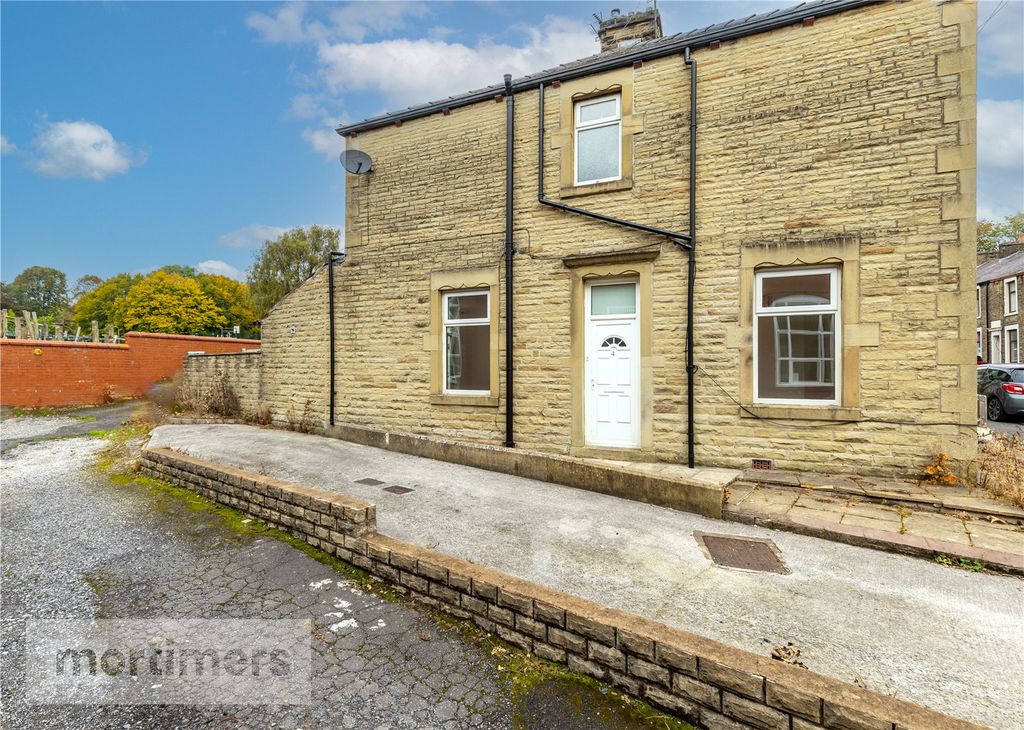 Property photo 1 of 17 Parking