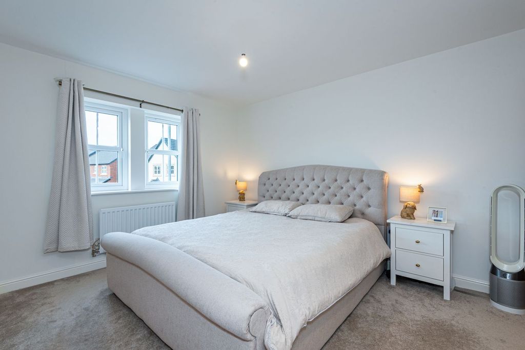 Property photo 3 of 19 Master Bedroom