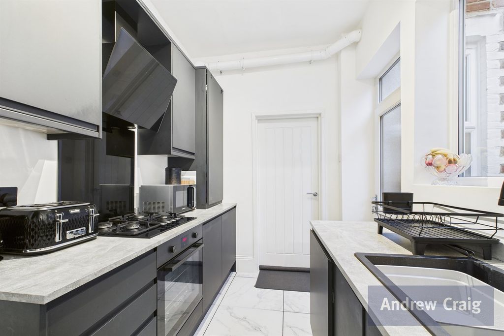 Property photo 1 of 10 (Main)