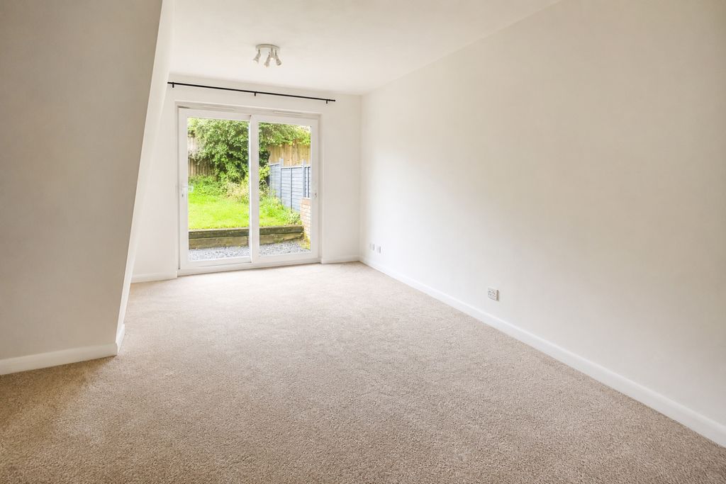 Property photo 2 of 9 Call Tps 01208 872728906