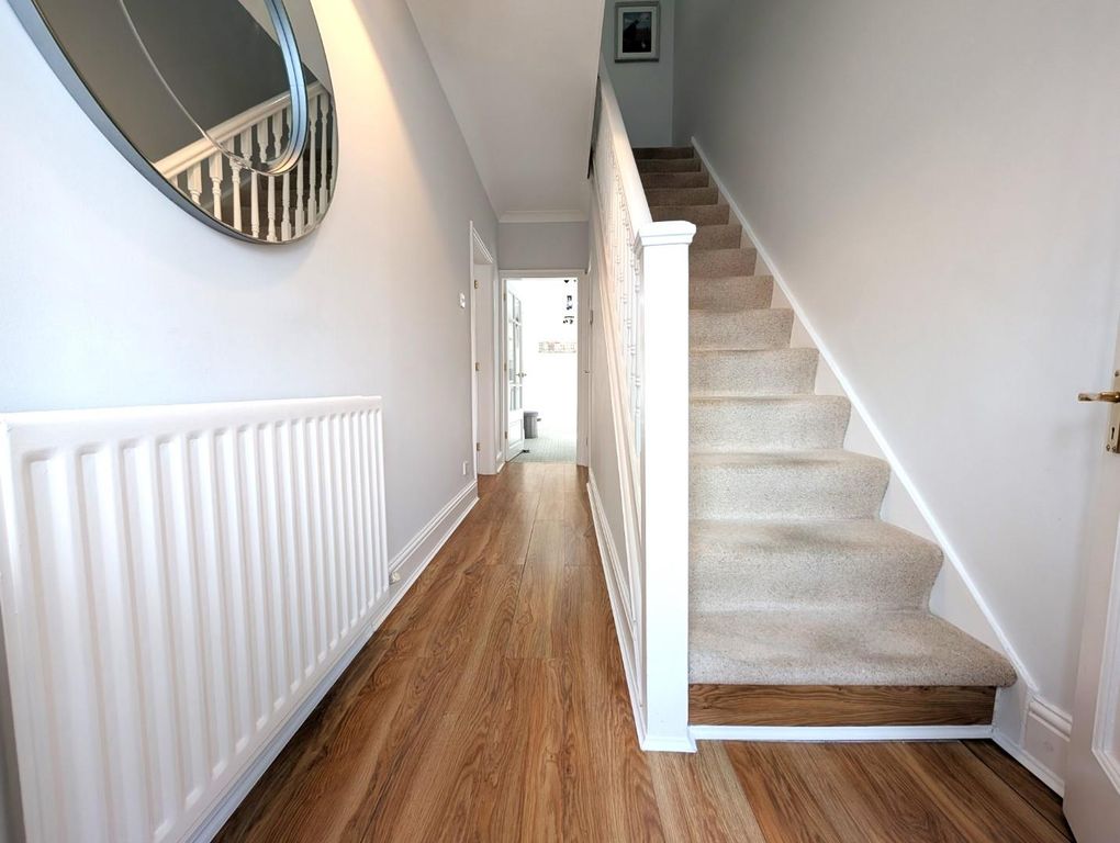 Property photo 3 of 15 Vestibule / Hallway