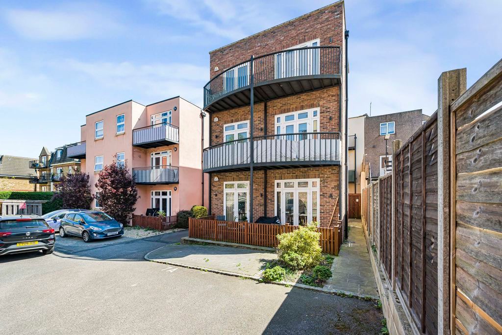 Property photo 1 of 15 External