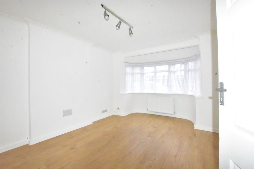 Property photo 2 of 9 Photo 3