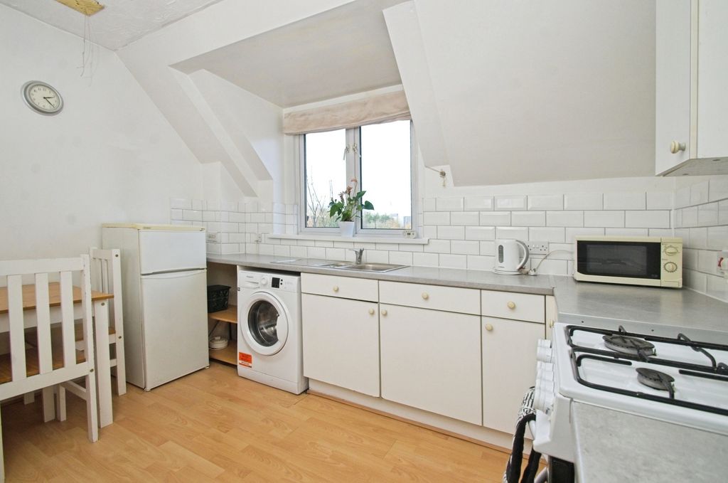 Property photo 3 of 17 Separate Kitchen