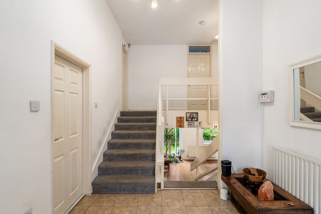 Property photo 3 of 27