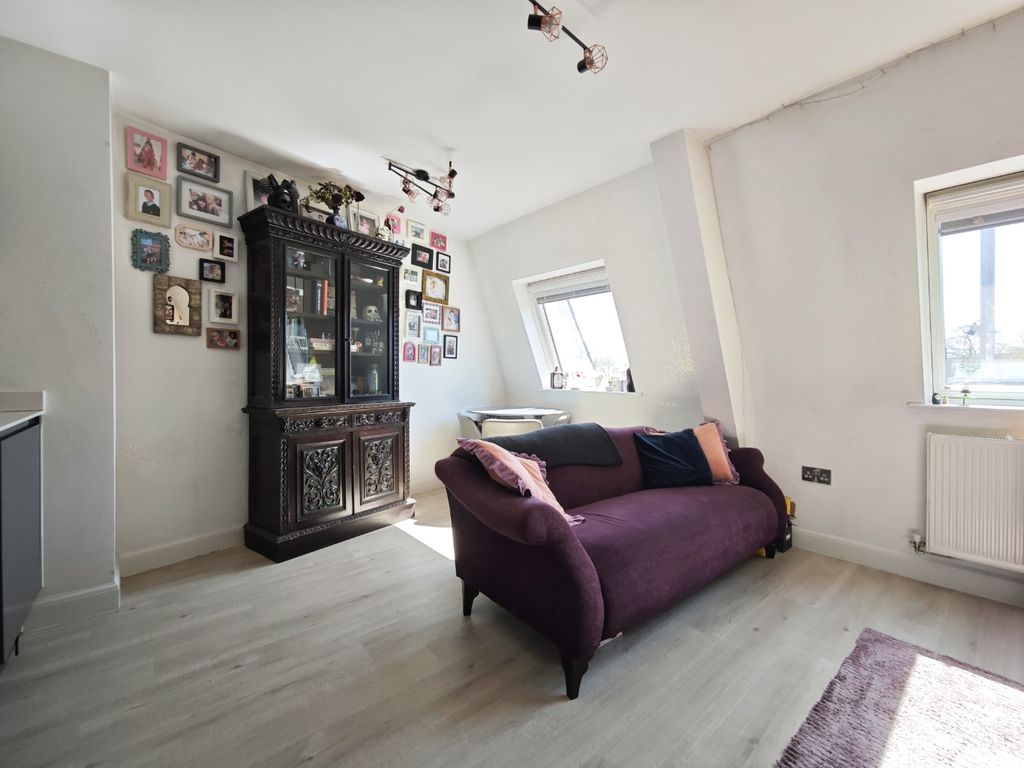 Property photo 3 of 9 4178276