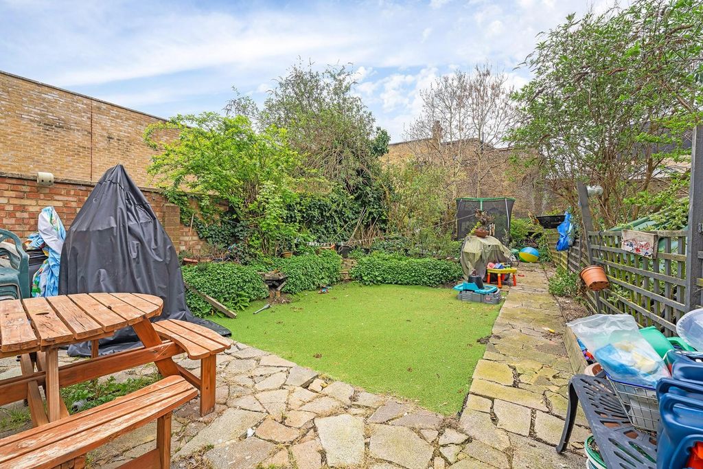 Property photo 2 of 15 Garden (1).Jpg