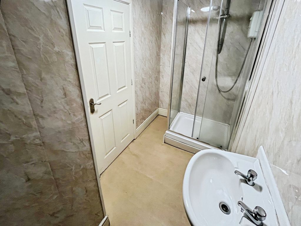 Property photo 3 of 7 Bathroom