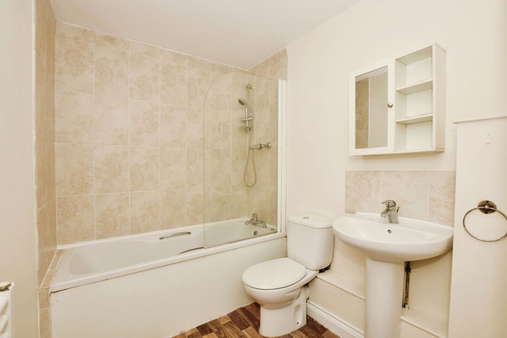 Property photo 3 of 8 Bathroom