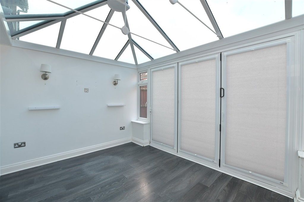 Property photo 1 of 11 Conservatory